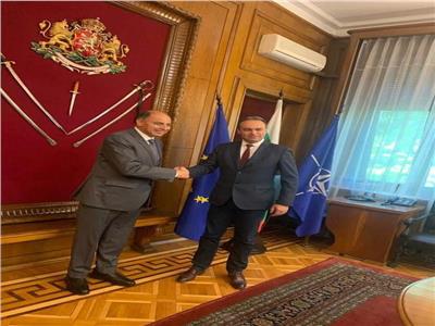 وزير الدفاع البلغاري يستقبل السفير المصري