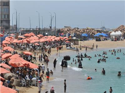 هروب جماعي لشواطئ الإسكندرية بسبب موجة الحر