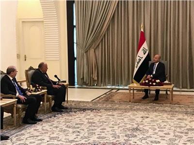   رئيس العراق يستقبل وزير الخارجية المصري ببغداد   