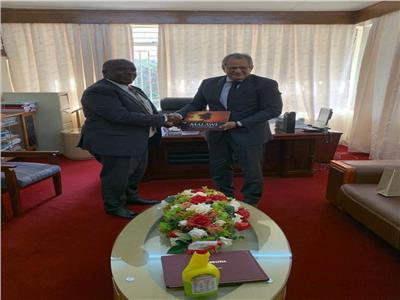 السفير المصري في ليلونجوي يلتقي وزير الشباب والرياضة بمالاوي