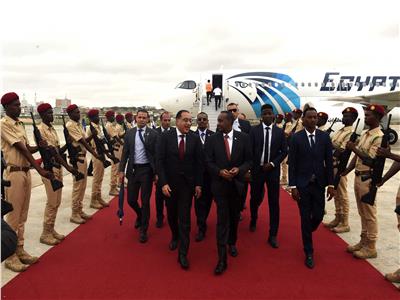د. مصطفى مدبولي رئيس الوزراء يصل الصومال