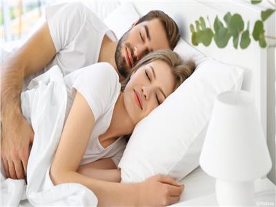 النوم بجانب شريك أفضل لصحتك