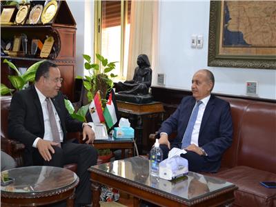 رئيس جامعة الإسكندرية يستقبل سفير المملكة الأردنية بالقاهرة