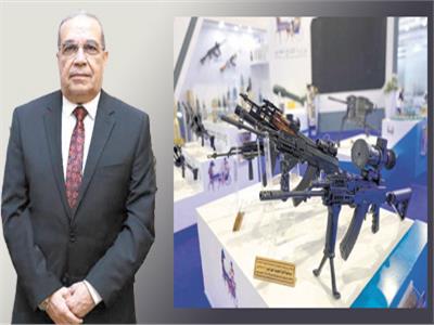 اللواء محمد مرسى وزير الدولة للإنتاج الحربى  -- البندقية الآلية المطورة 