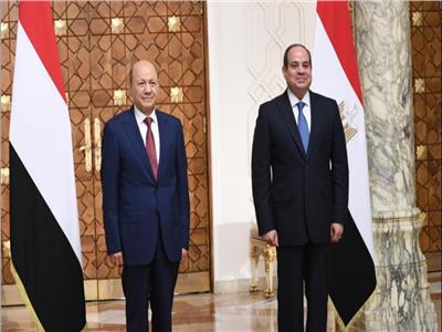 الرئيس السيسي ورئيس مجلس القيادة الرئاسي في اليمن