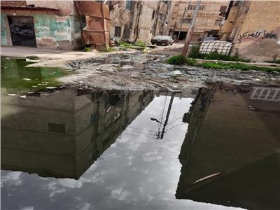 صورة موضوعية..مياه الصرف الصحي تحاصر مدراس