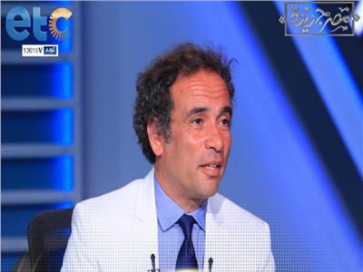  الدكتور عمرو حمزاوى