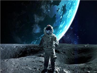 البشر على القمر