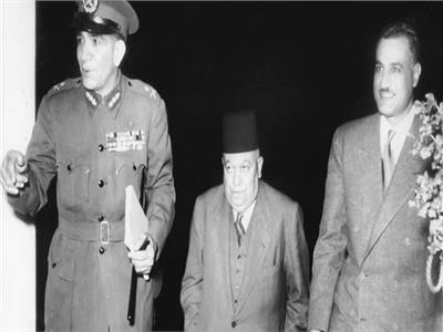 الزعيم جمال عبد الناصر ومحمد نجيب أول رئيس جمهورية لمصر