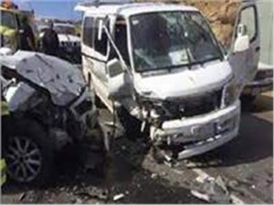 اصابة ١٤ شخص  في حادث تصادم ميكروباص مع سيارة ملاكي بأكتوبر  
