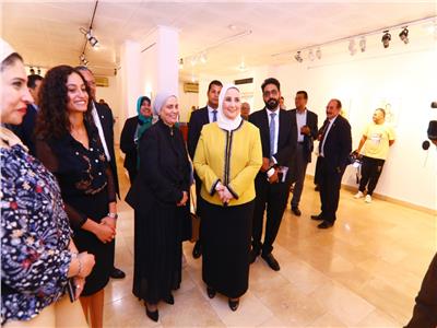 نيفين القباج وزيرة التضامن الاجتماعي خلال افتتاح معرض الرحايا