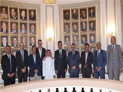 رئيس البريد ووفد ناقل اكسبرس 