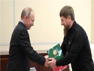 بوتين يمنح قديروف أحد أرفع الأوسمة وأكثرها عراقة في روسيا 