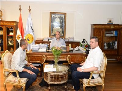 محافظ أسيوط يلتقى مدير قطاع دار الهندسة لمناقشة الموقف التنفيذى المشروع القومي لتطوير الريف المصري