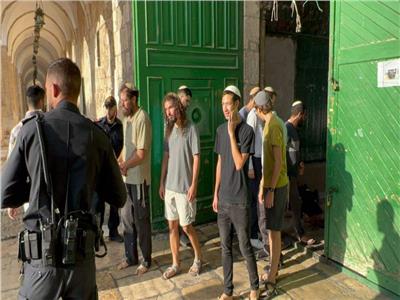 مستوطنون إسرائيليون يبدأون اقتحام المسجد الأقصى
