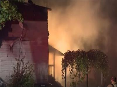 صدمة العمر ..رجل إطفاء أمريكي يتفاجأ بحريق في منزله وتفحم 10 افراد من اسرته 