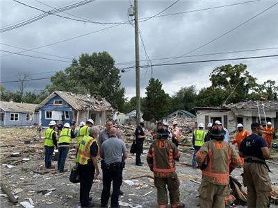 مصرع 3 و تضرر 39 منزلأ بعد انفجار عقار في ولاية انديانا |فيديو