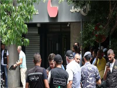 خروج عدد من الرهائن المحتجزين «بنك فيدرال» وسط بيروت 