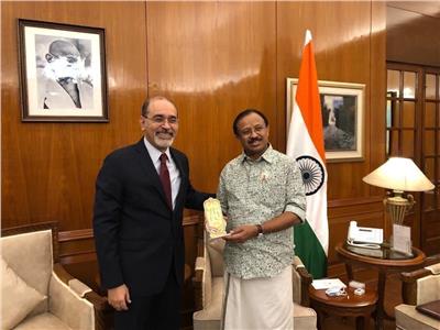 وزير الدولة الهندي للشئون الخارجية يستقبل سفير مصر في نيودلهي