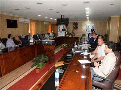 محافظة أسيوط يترأس إجتماع اللجنة التنفيذية للمبادرة الوطنية للمشروعات الخضراء الذكية  