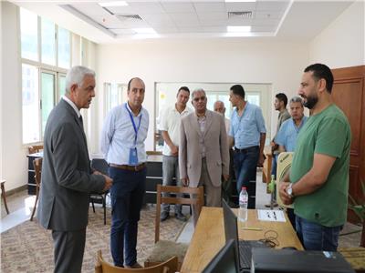 رئيس جامعة المنوفية خلال الجولة