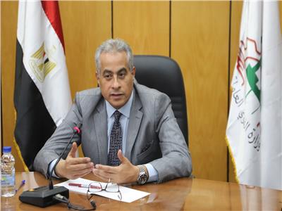 وزير القوى العاملة حسن شحاتة