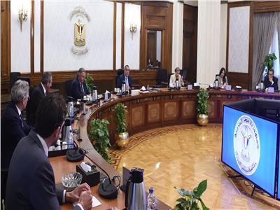 رئيس الوزراء عقد اجتماعا مع الشركات المُنفذة لأعمال قمة COP27
