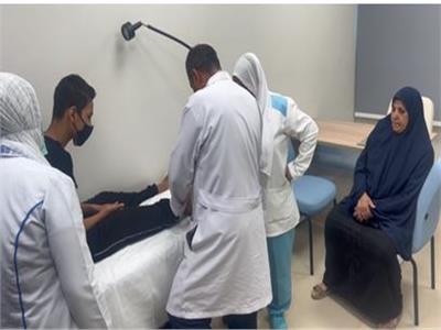 أطباء مستشفى الشرطة أثناء تقديم العلاج للطفل