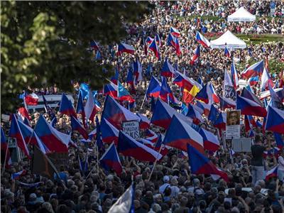الآلاف يتظاهرون ضد الحكومة التشيكية بعدد من المدن