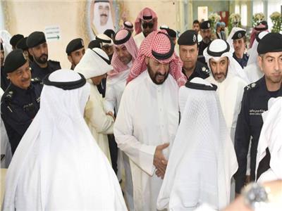 رئيس مجلس الوزراء الكويتي بالإنابة يتفقد عملية التصويت بانتخابات مجلس الامة