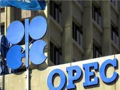 رويترز: «أوبك+» تدرس خفض إنتاج النفط لوقف انهيار الأسعار