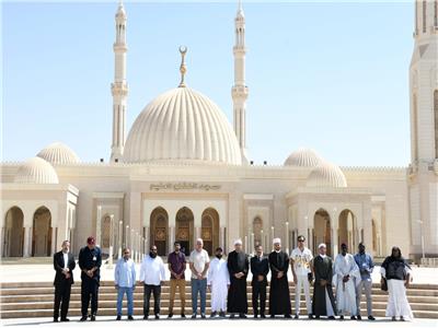 أعضاء اتحاد الإذاعات الإسلامية في زيارة مسجد الفتاح العليم