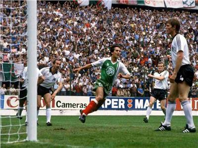صورة من مباراة الجزائر وألمانيا في مونديال 1982
