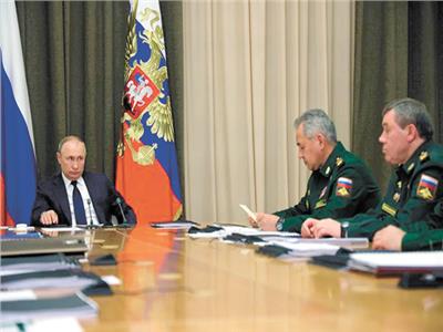 الرئيس الروسى خلال اجتماعه مع فريق إدارته