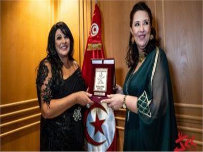 وزيرة الثقافة التونسية تكرم هالة صدقي