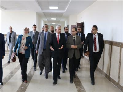 «مبارك» يستقبل وفدًا من النواب بجامعة المنوفية الأهلية