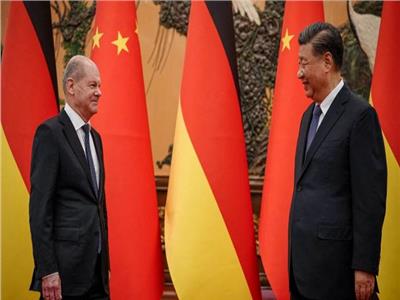 الرئيس الصيني شي جين بينج والمستشار الألماني أولاف شولتز 