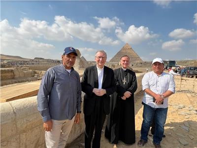 رئيس وزراء الفاتيكان يزور منطقة أهرامات 