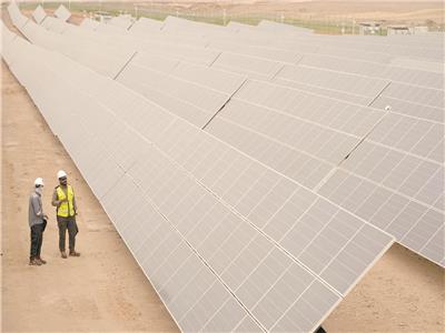 الألواح الشمسية فى مشروع بنبان بأسوان 
