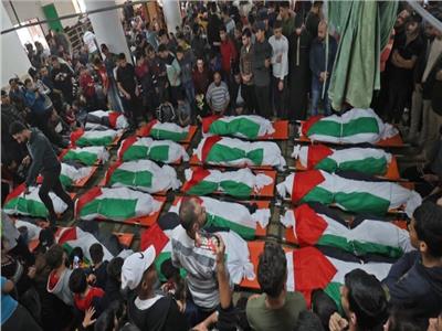 حشود تشيع ضحايا حريق مخيم جباليا في غزة 