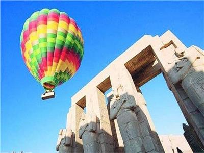 سماء الاقصر تتزين اليوم بانطلاق 48 رحلة بالون طائر على متنها 1200 سائح ‎‎