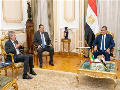 وزير الدولة للإنتاج الحربي يبحث مع السفير الإيطالي بالقاهرة سبل التعاون