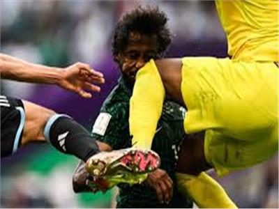 لحظة إصابة ‫ياسر الشهراني‬ لاعب منتخب السعودية
