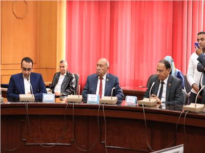 لجنة الشئون الصحية بمجلس النواب في لقاءها بمحافظ الإسماعيلية