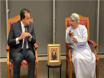 الدكتور خالد عبدالغفار مع وزير الصحة العماني 