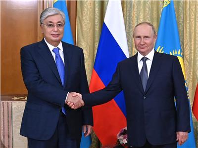 الرئيس الروسي والرئيس الكازاخستاني فلاديمير بوتين وقاسم جومارت توكايف