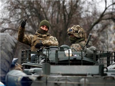 القاهرة الإخبارية: شركات بيع الأسلحة الأمريكية تحقق أرباحا هائلة من حرب أوكرانيا