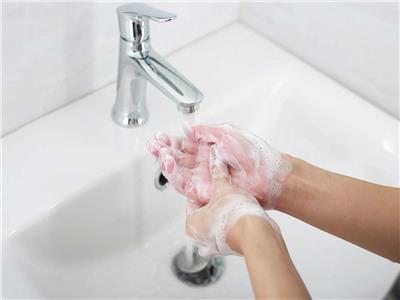 غسل يديك بالماء الساخن أو البارد