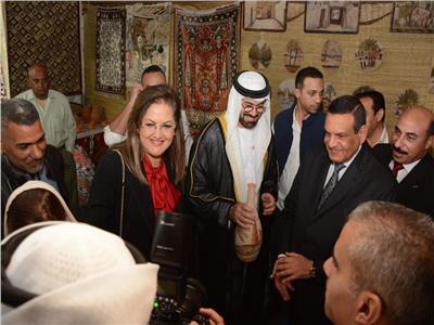 وزير التنمية المحلية يفتتح  معرض " أيادى مصر " للمنتجات التراثية
