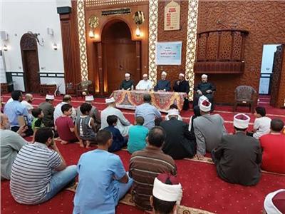 مجالس الإقراء والدروس الدينية حولت المساجد إلى منابر لنشر الوسطية والاعتدال
